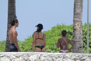 Candid Florida beach and bikini girls