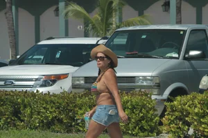 Florida beach and bikini girls