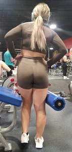 GYM GIRLS WHO LOVE TO POSE