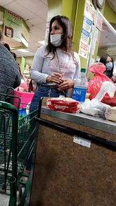 Latina in tight jeans (good set)