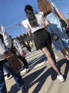 Skinny candid teen wearing shorts and black pantyhose crossing the street