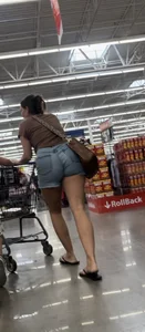 Milf in shorts catches on to me