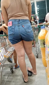 Hungry ass Hottie blonde