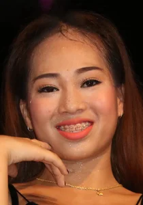 Lamyai's candid Thai concert girl in shorts