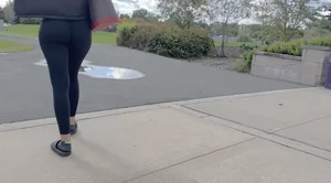Jiggly ass Latina in leggings