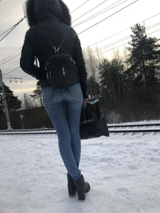 Hot Girl in Tight Jeans Winter Creep