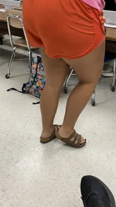 Chubby candid college girl in shorts and slippers class creepshots, purple hair