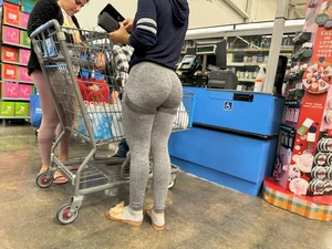 Fit Latina in grey leggings OC
