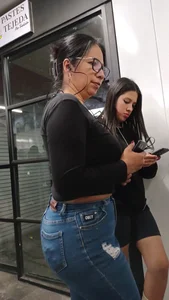 Milf latina con un tremendo culo, mejor que el de su hija