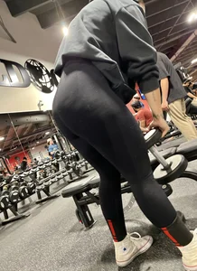 Thick booty working out at the gym in black leggings