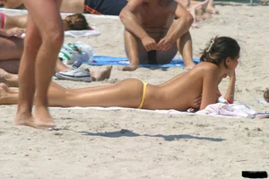 Sexy candid topless and nude beach girls