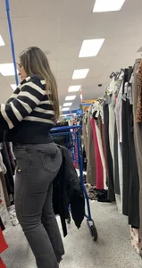 Latina MILF with the sweetest thick round ass in jeans