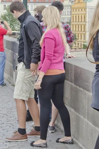 Blonde chicks ass in tight leggings