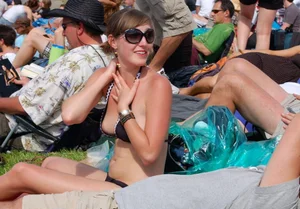 Candid boobs, nip slip and downblouse pics