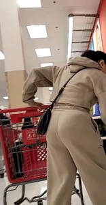 Teen booty in joggers