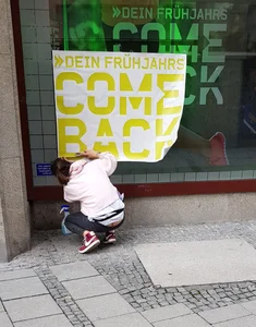 Girl Squatting and Accidentally Flashing Her Booty Street Candid Photos