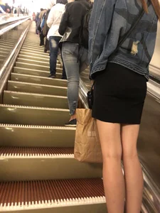 Sexy Legs Subway Escalator Creepshots