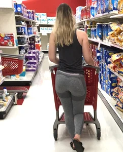 Girl shopping at Target in Gymshark leggings with a nice ass