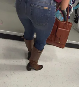 Walmart milf shopping in tight jeans looking hot