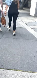 FIT SEXY ASS MILF