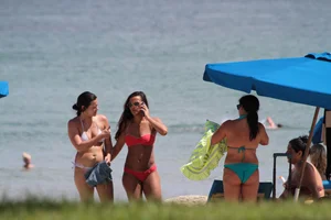 Huge collection of sexy girls out in bikinis in Florida