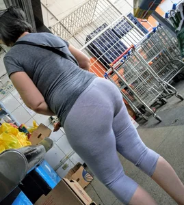 Big butt milf on different days with the same pants