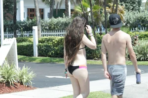Candid Florida beach and bikini girls