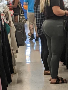 Thick Eastern European PAWG Shopping (OC)