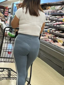 Crazy Thick Latina In Tight Leggings And Tight Top (OC)