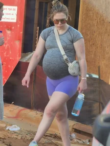 CAUGHT Pregnant Shorts Eating THICC PAWG