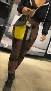 Fit Latina shopping (oc)