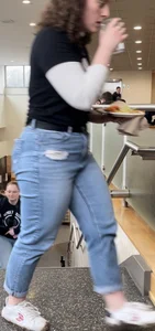 Chubby girl in blue saggy jeans creepshots