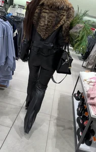 (OC) SQUAT GIFs Pretty MILF Christmas Tree In Leather Pants