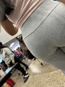 THICK🍑 Latina closeups TIGHT leggings super hot