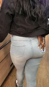 Ebony with nice ass in jeans (OC)