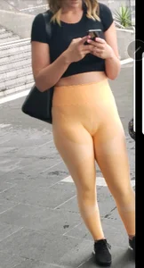 Awesome cameltoe leggings on the street: chubby girl wearing a top