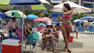 Brazillian beach creepshots, huge gallery of candid girls in swimsuits
