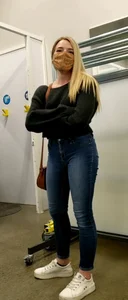 Blonde Teen Ass in Jeans