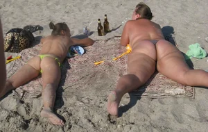 Huge Azz vs Big Ass