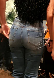 Ebony college girl with perfect bubble ass in jeans