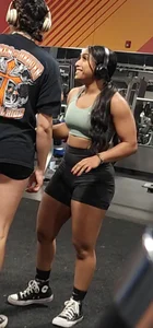 GYM GIRLS WHO LOVE TO POSE