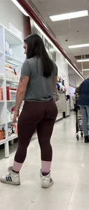 SLIM THICK MILF WITH ONE HELL OF A BUBBLE