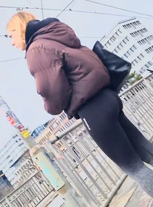 Small ass in black gymshark in the wild