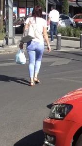 Beautiful plain pants in thin women. LOOK AT IT!