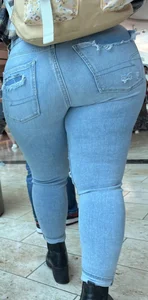 Sexxy Ass MILF in tight Jeans
