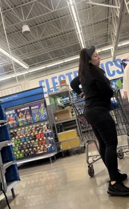 Pawg Mom with nice ass in spandex