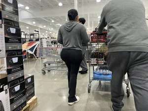 Plum looking BBL Ass Latina