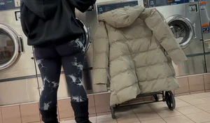 PAWG doing laundry