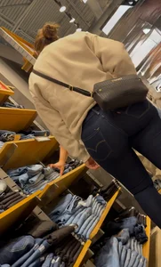 Latina big ass in jeans !(oc)