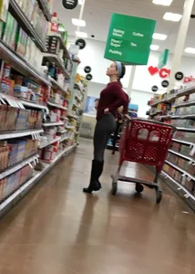 Target girl shopping in grey leggings with a nice ass and vpl